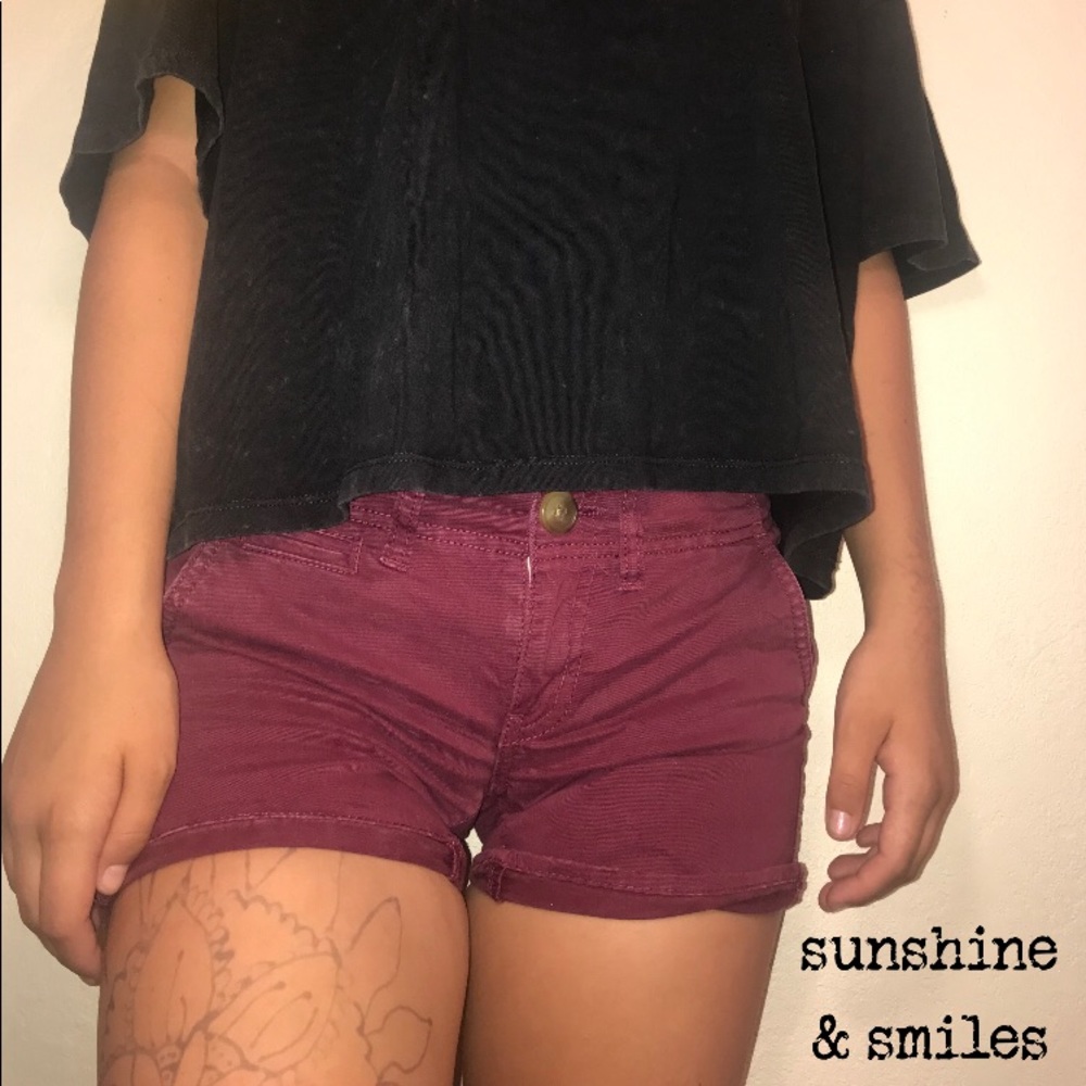 AMERICAN EAGLE MAROON SHORTIE STRETCH SHORTS